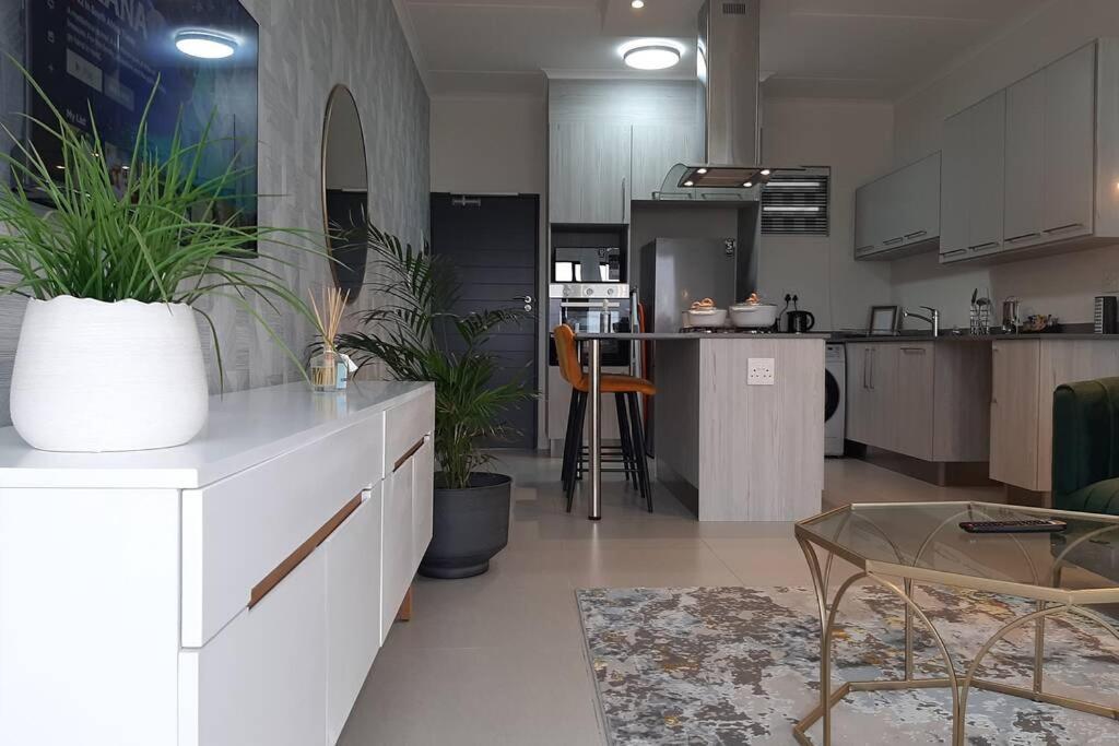 Mikeys Place On New: 2Bed2Bath No.1 With Free Wifinetflix Midrand Dış mekan fotoğraf