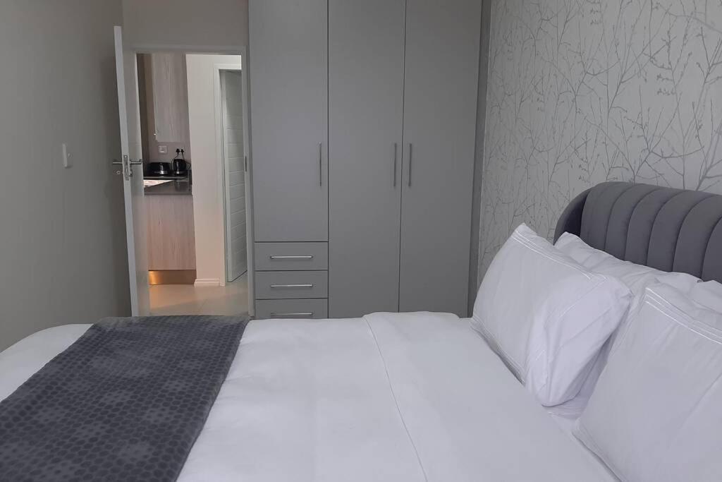 Mikeys Place On New: 2Bed2Bath No.1 With Free Wifinetflix Midrand Dış mekan fotoğraf